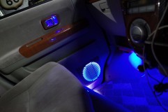 ディアスワゴンのウィンカーミラー加工とドア内の装飾LED スピーカーリングとドアのインナーハンドルにLEDを埋め込みました。