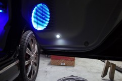 ディアスワゴンのウィンカーミラー加工とドア内の装飾LED ドア下にカーテシーランプも増設しました。