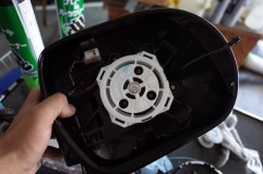 20系ヴェルファイアのミラーカバー交換 今回はカバーの移植なので、ミラーの中身の構造をごっそり入れ替えます。