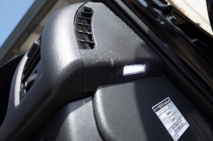200系ハイエースのエアコンパネルLED打ち替え 今回持ち込みでエアコンダクト下のウェルカムランプを施工しました。添付の施工要領書は4型には当てはまらないため、配線を調べながら取り付けしました。