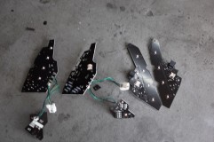 60ハリアーのシーケンシャルテール加工(郵送依頼) テールシーケンシャル化のためブレーキ用基盤を取り出す。カッティングで外枠を割く必要があるが、シーケンシャル加工のみの場合はカッティング範囲も最小限で済むため水漏れのリスクが少ない