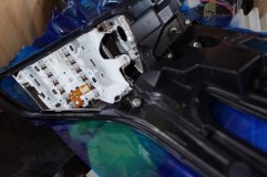 30ヴェルファイアのテールランプ加工 カットエリアは最小限に。