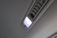 10系アルファードの各種LED施工 面発光タイプはつぶつぶ感が出ないので、純正のような光り方