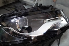 AUDI A4のヘッドライトクリーニング そして見事きれいになりました。例の如く慎重に作業したので結構時間がかかってしまいましたが、なかなか満足の行く結果に。左右で約10万円もするユニットなので少々クリーニングにお金がかかっても、半額以下で修理することが出来ます。