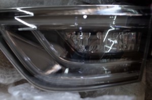 ６０ハリアーのテールランプシーケンシャル加工