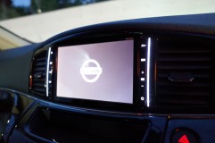  Dナビのスイッチ横のイルミバーが元々は青色なので、白色に変更しました。 