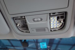 RB1オデッセイのHID&LEDカスタム 室内灯には専用室内灯キットを使用。サイズもぴったり合わせることができます。