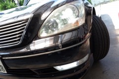 30セルシオのHID・LEDカスタム あとは車両にユニットを戻してLEDを差し込めば完成。無事ホワイト化できました。