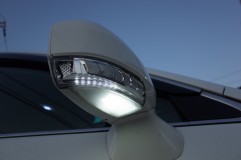200系クラウンのVertical arrow(シーケンシャルウィンカー)ミラーの取付 ミラー分解ついでにウェルカムランプもLED化しました。