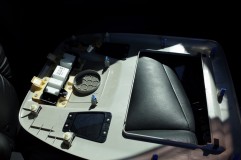 E52エルグランドの内装パネル打ち替えとウチガースイッチ追加 ピンだけで固定されていますね。