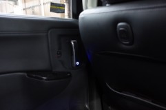 E52エルグランドの内装パネル打ち替えとウチガースイッチ追加 純正らしく仕上がりました。