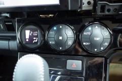 カローラルミオンのエアコンパネルのLED打ち替え 液晶は反転済みなので、打ち替えのみでした。