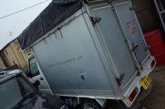  雨染みも多く、見た目に汚らしい 