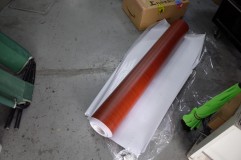  今回仕入れた木目シート：3Dタイプで結構施工も容易。ただし色目が明るすぎたか。イメージはもう少し黒っぽかった 