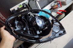 モコヘッドライト移植(MRワゴンプロジェクタータイプ) 言ってても始まらないのでとりあえずカットして据えてみました。 ん~ 全然想像つきません。