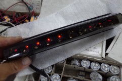 ワゴンRのヴァレンティーテールランプ修理 ついでということで以前球切れで外していたハイマウントストップランプを修理させていただきました。真ん中の2個が球切れです。