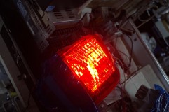  スモールとブレーキの明るさの違いが少ないため、抵抗を使って段差を大きくしました。これで自主基準に厳しいD様仕様となりました。 