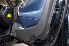 VOLVO V70のカーテシーランプ取付 電源はフットランプから分岐して取得しました。
