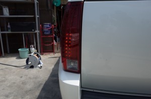 リンカーンナビゲーターのテールランプ修理