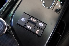 200系クラウンのエアコンパネル他スイッチのLED打ち替え 個々のボタンは利便性を考慮して Sports 赤 Snow 白 EcoとEV 青 VSCはアンバーを選択