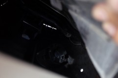  フォグはタイヤハウスからアクセスします。 