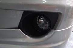  ユニットを入れて裏からビス1本で固定します。 