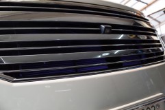 E52エルグランドのナンバーフレーム取付とグリルLED取付 昼間で少しわかりにくいですがなかなかいい感じではないでしょうか。
