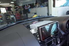COPEN(コペン) セロの バックカメラ&ドラレコカメラ取付 配線類の収納スペースも十分確保されています。