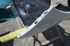 COPEN(コペン) セロの バックカメラ&ドラレコカメラ取付 最近のダイハツ車は注意が必要です。バンパーの固定が従来の爪の形状ではないため、外すときにコツが入ります。無理やり引っ張るといとも簡単にバンパーが破損します。
