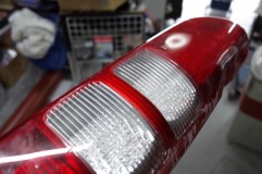 ハイエースのテールランプ修理 LED基盤は無事のようです。