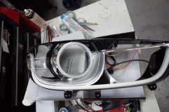 インナーをカットしてチューブLEDを取付します。 