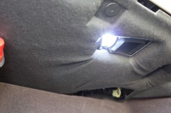 ジャガーXFの室内灯LED取付(持ち込み) フットランプはバルブむき出しですが、交換はし易いです。