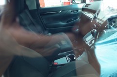  フロントは車検通す場合は７０％必要
元々のプライバシーガラスが８０％程度なので
ほぼ透明の熱線防止フィルムしか施工できません。 