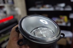 フィットRSのヘッドライト磨き・クリーニング・塗装 ついでにプチ加工として、中古で仕入れたフォグユニットですが、ガラス内部に薄い曇りがあります。