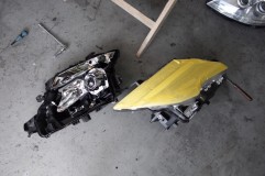 E52 エルグランド NISMOのヘッドライト加工 まずはヘッドライトを外してから割ります。