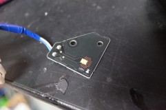 E52 エルグランド NISMOのヘッドライト加工 中に使用されているチップは3W高輝度タイプだったため、定電流回路を使ってLEDを点灯させます。