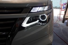 E52 エルグランド NISMOのヘッドライト加工 イカリングが点灯しても全く負けてません。リングとの色味も合っていてGOODです。