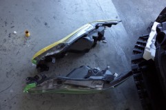 60ハリアーのテールランプシーケンシャルとヘッドライトウィンカー加工 続いてヘッドライトの加工です。やっぱりこのヘッドライトは大きいですね。