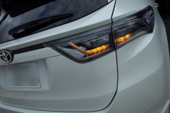60ハリアーのテールランプシーケンシャルとヘッドライトウィンカー加工 テールランプはお客様で取り付けしていただきました。かなり仕事もきれいで、只者ではないなという感じです。家が近くだったら、ぜひ常連様になってほしいですね。