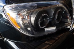 HILUX SURF (ハイラックスサーフ)のクリスタルアイ製ヘッドライト交換 近年の3Dスキャナー精度の向上のおかげで、外品ヘッドライトもほとんど修正せずにポン付けできるようになりました。防水についても、コーキングなどを施したことはありませんが、これまで水が入ったことは一度もありません。