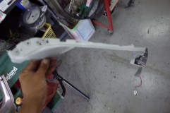 30機動戦士ヴェルファイア 襲来!! ヘッドライトを加工させていただきました。 アイラインの部品もグレードによって異なるようで、今回のグレードだと構成部品も少なめです。そのためヘッドライト内にスペースがたくさんあります。