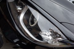 CX5のヘッドライト加工(イカリング・インナーブラック塗装) インナーは塗り分けで、ライン状のデザインを残してインパクトをつけました。