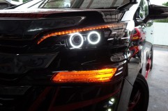 30機動戦士ヴェルファイア 襲来!! ヘッドライトを加工させていただきました。 その状態でウィンカーが点灯したら自動で切り替わります。