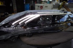 60ハリアーのヘッドライトシーケンシャルウィンカー(前期) もちろん純正の白も残しており、ウィンカー点灯時には消灯する仕様になっています。