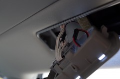 20ヴェルファイアのウィンポジ修理と3列目室内灯連動 運転席側は4本のうちの右から2番目、助手席側は3本の内の真ん中の線をリアまで配線してあげると点灯するようになります。