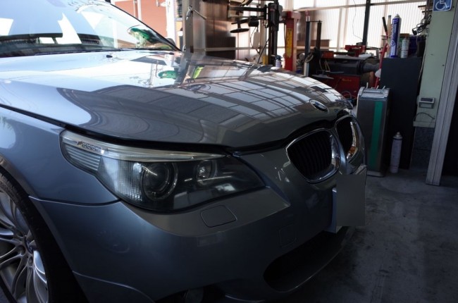 BMW 5シリーズ E60 のヘッドライトバルブ交換 BMW 5シリーズ E60 のヘッドライトバルブ交換