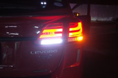レヴォーグのテールランプ加工とToyota純正シャークフィンアンテナ取付 ウィンカー点灯時はゲート側のみバックランプになります。外側はウィンカー点灯します。