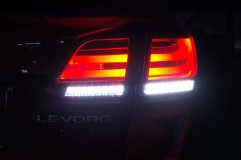 レヴォーグのテールランプ加工とToyota純正シャークフィンアンテナ取付 デュアルカラーを使うことで様々なアレンジが可能です。