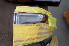 RCオデッセイのテールランプシーケンシャル化 フェンダー側は裏側の一部切開で施工します。こちらも同様にアクリルで目隠しします。