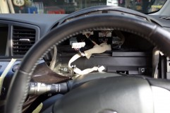 E52エルグランドのヘッドライトAFS警告灯キャンセル この車のスピードメーターを外すにはセンターダッシュから外す必要があります。結構面倒です。